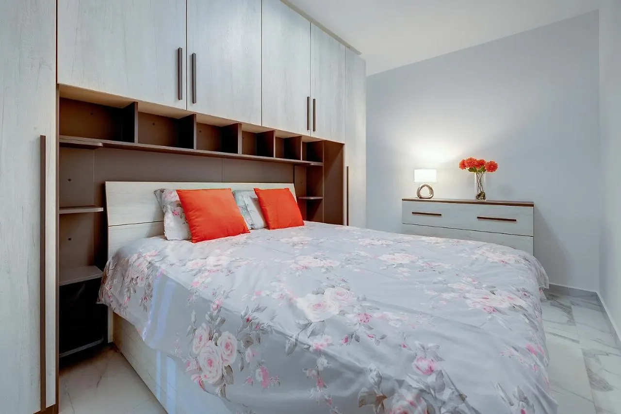 Deluxe Apartment In Central St Julians San Ġiljan